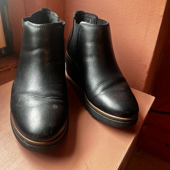 Clarks wedge pull on ankle boots-Size 10 - Picture 5 of 5
